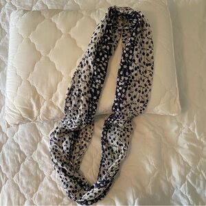 Chic Navy and White Floral Print Infinity Scarf